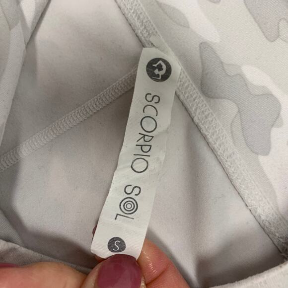 Scorpio Sol White Gray Camo Leggings Sz Small - Picture 6 of 6